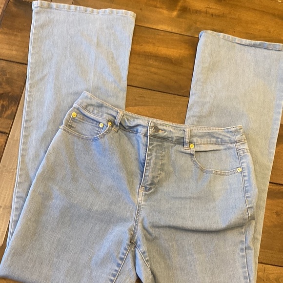 C wonder light wash‎ blue jeans size 6 flare jeans - Picture 3 of 5